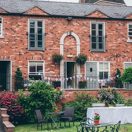 Darwin'S Townhouse Bed & Breakfast Shrewsbury Exterior photo The former railway station