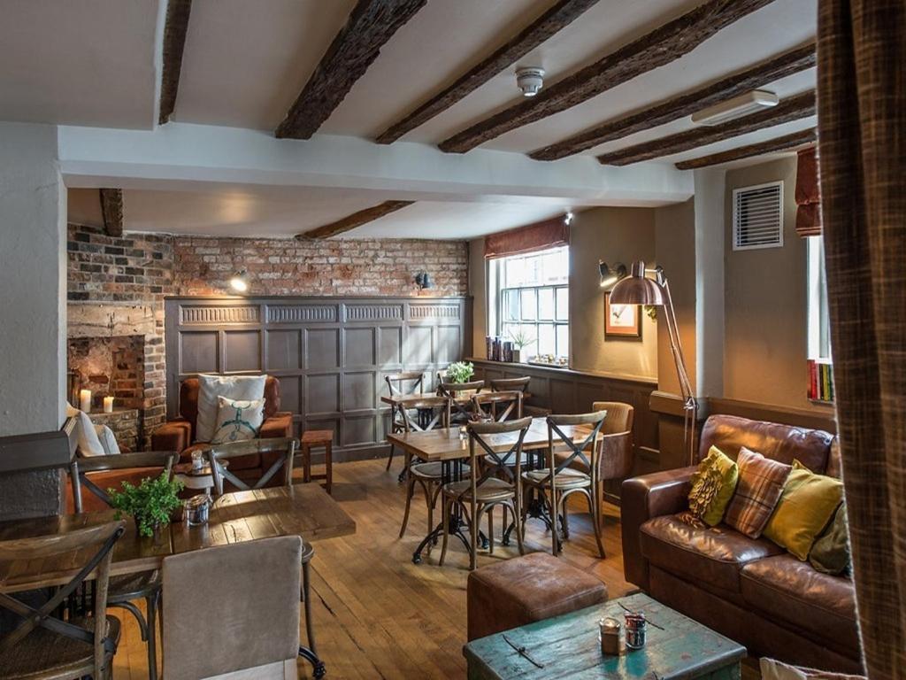 Darwin'S Townhouse Bed & Breakfast Shrewsbury Exterior photo The interior of the restaurant