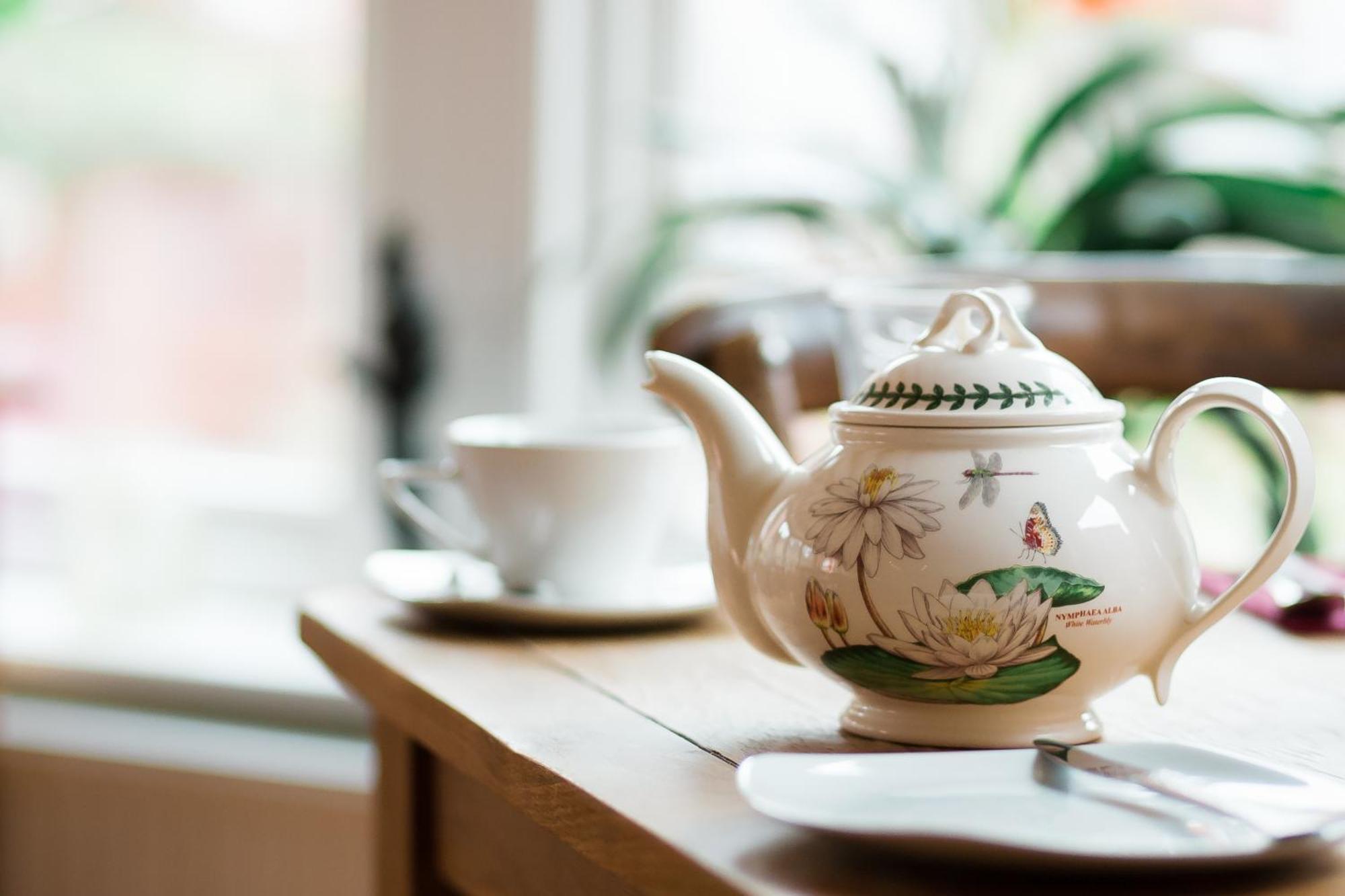 Darwin'S Townhouse Bed & Breakfast Shrewsbury Exterior photo A teapot