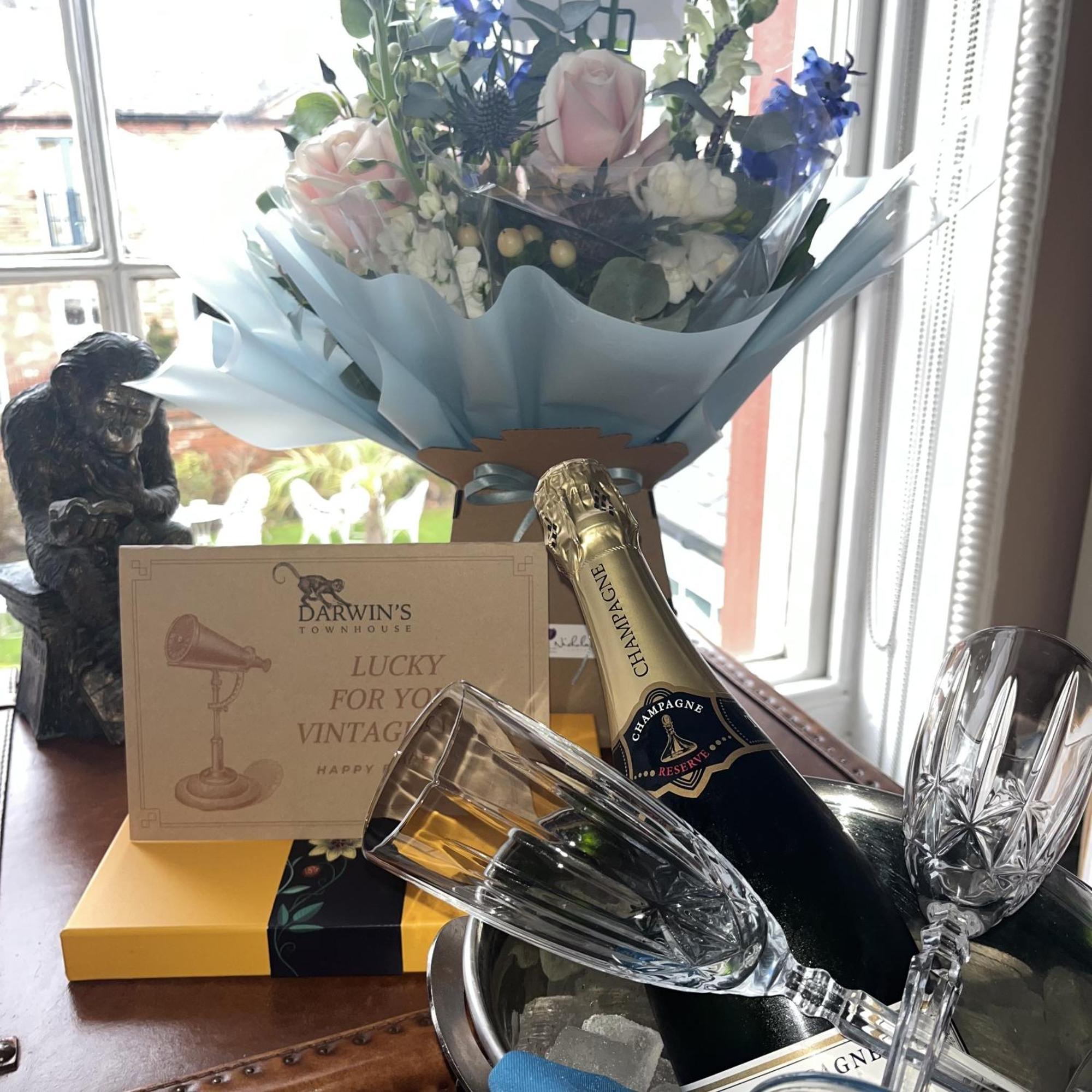 Darwin'S Townhouse Bed & Breakfast Shrewsbury Exterior photo A bottle of Dom Pérignon