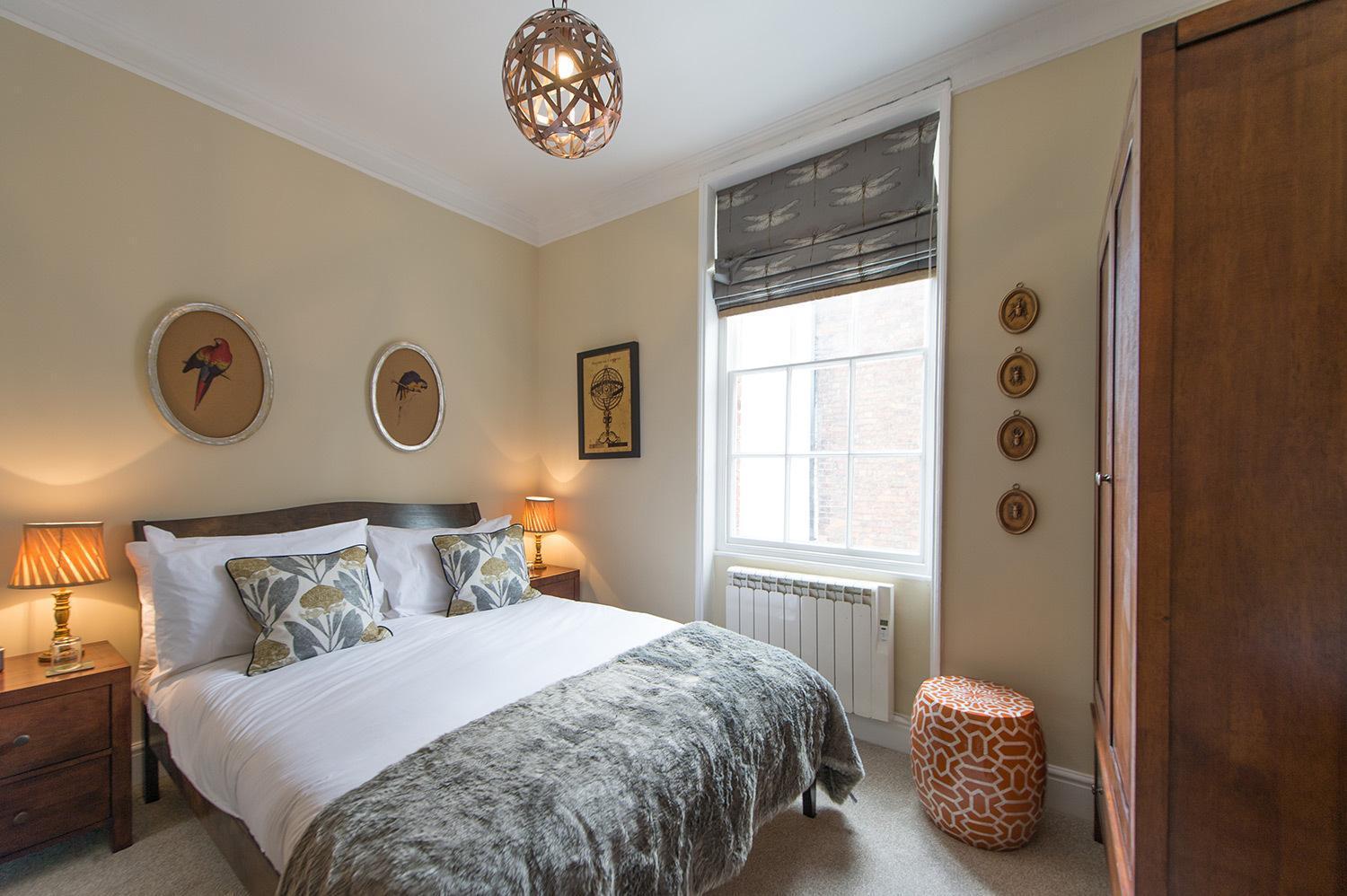 Darwin'S Townhouse Bed & Breakfast Shrewsbury Room photo A bedroom at the hotel